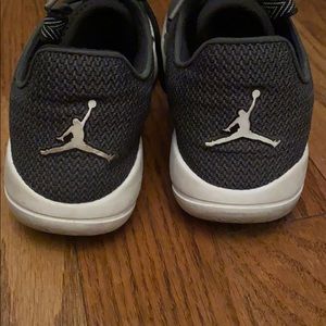 NIKE JORDANS